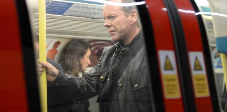 Jack Bauer (Kiefer Sutherland) dans le métro