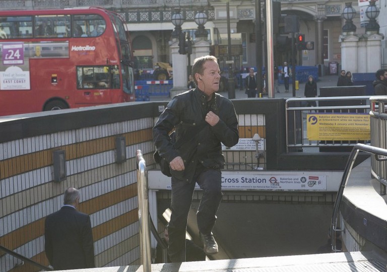 Jack Bauer (Kiefer Sutherland) sort du métro