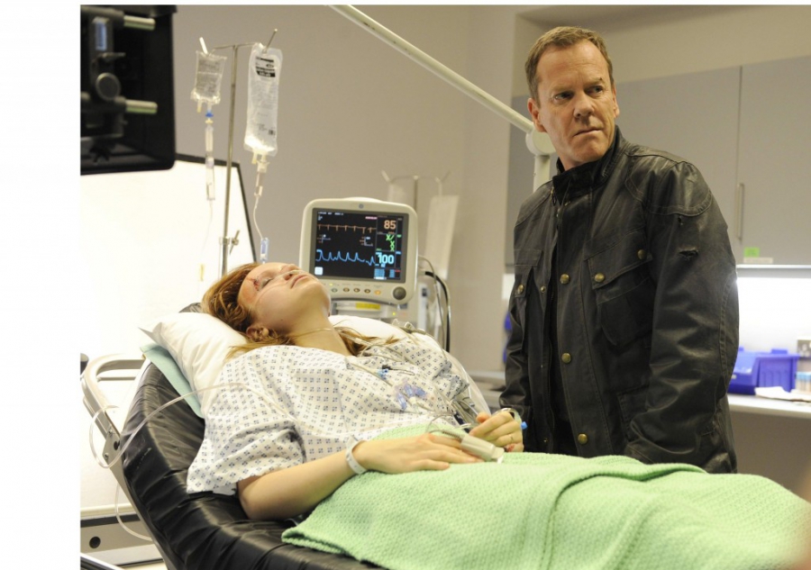 Jack Bauer (Kiefer Sutherland) au chevet de Simone Al-Harazi (	Emily Berrington)