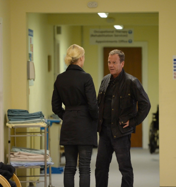 Jack Bauer et Kate Morgan discutent à l'hôpital
